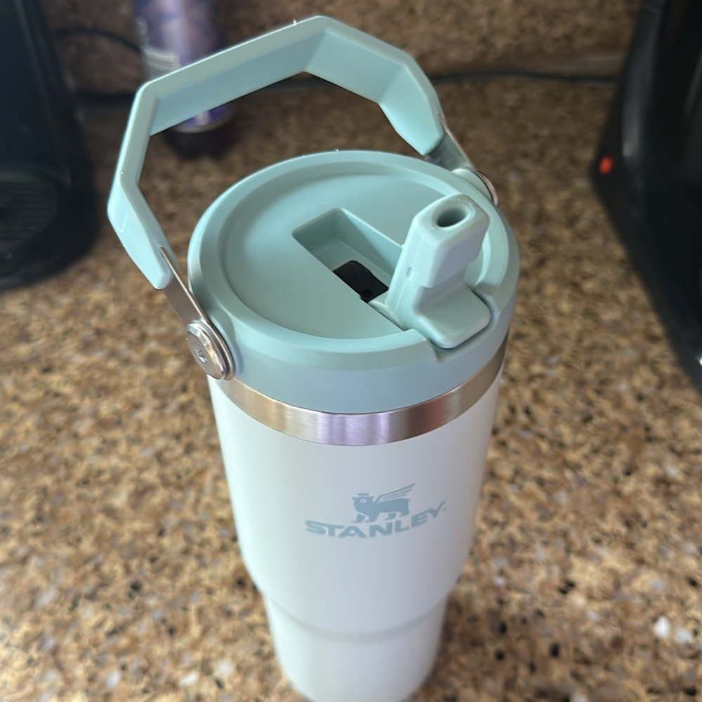 Stanley 30 oz bottle - Picture 2 of 4